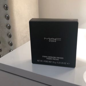 MAC Studio Careblend Light Pressed Powder
